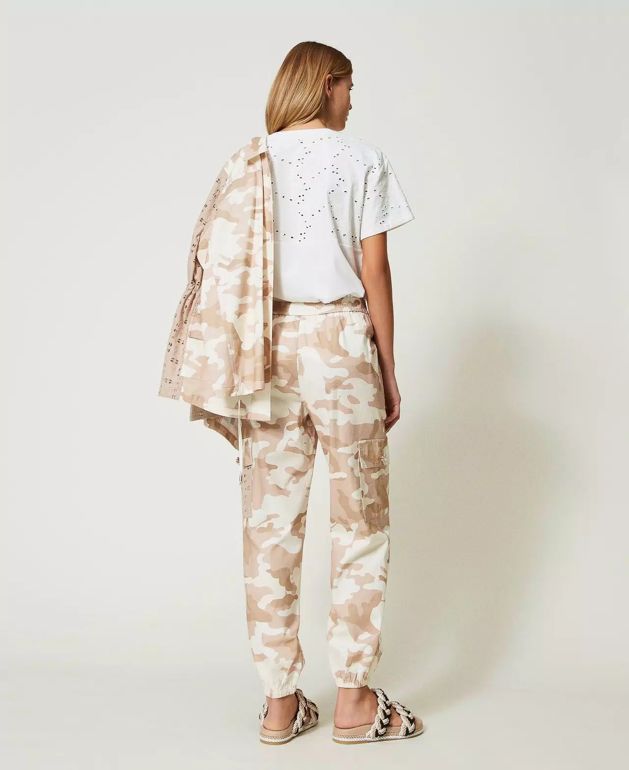 Pantaloni cargo a stampa camouflage TWINSET