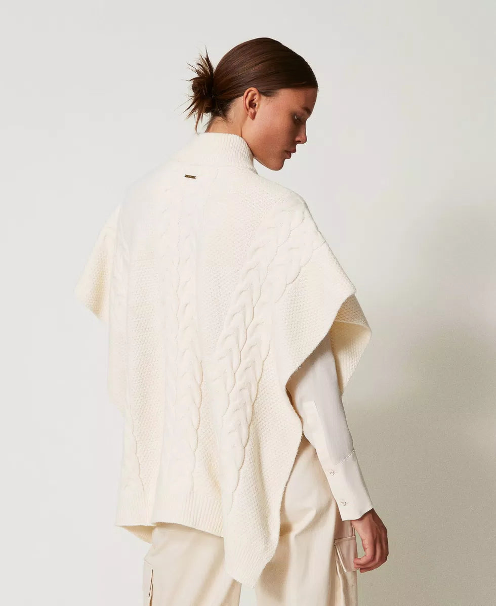 Poncho in maglia con trecce TWINSET