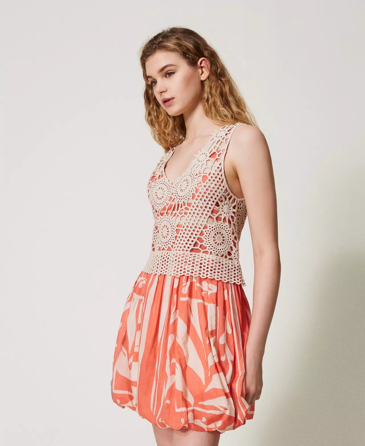 Abito corto in mussola e crochet Twinset
