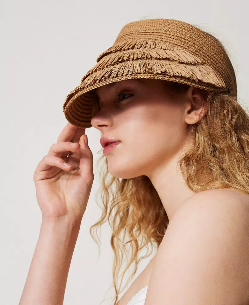 Visiera effetto rafia con frange Twinset