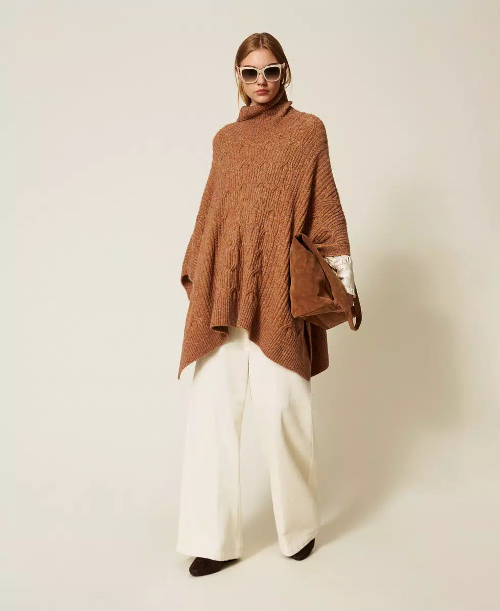 Cappa in maglia a coste intrecciate TWINSET