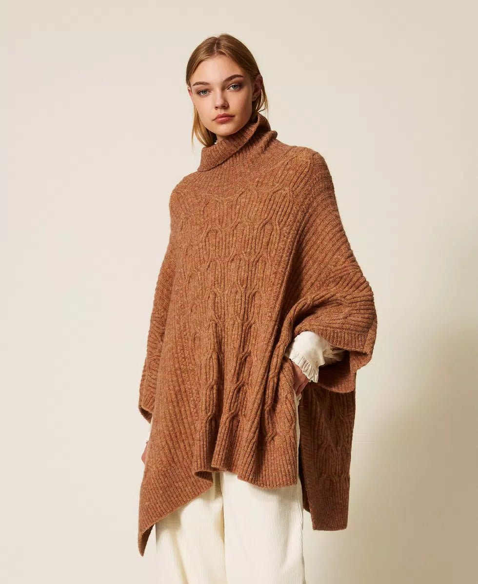 Cappa in maglia a coste intrecciate TWINSET