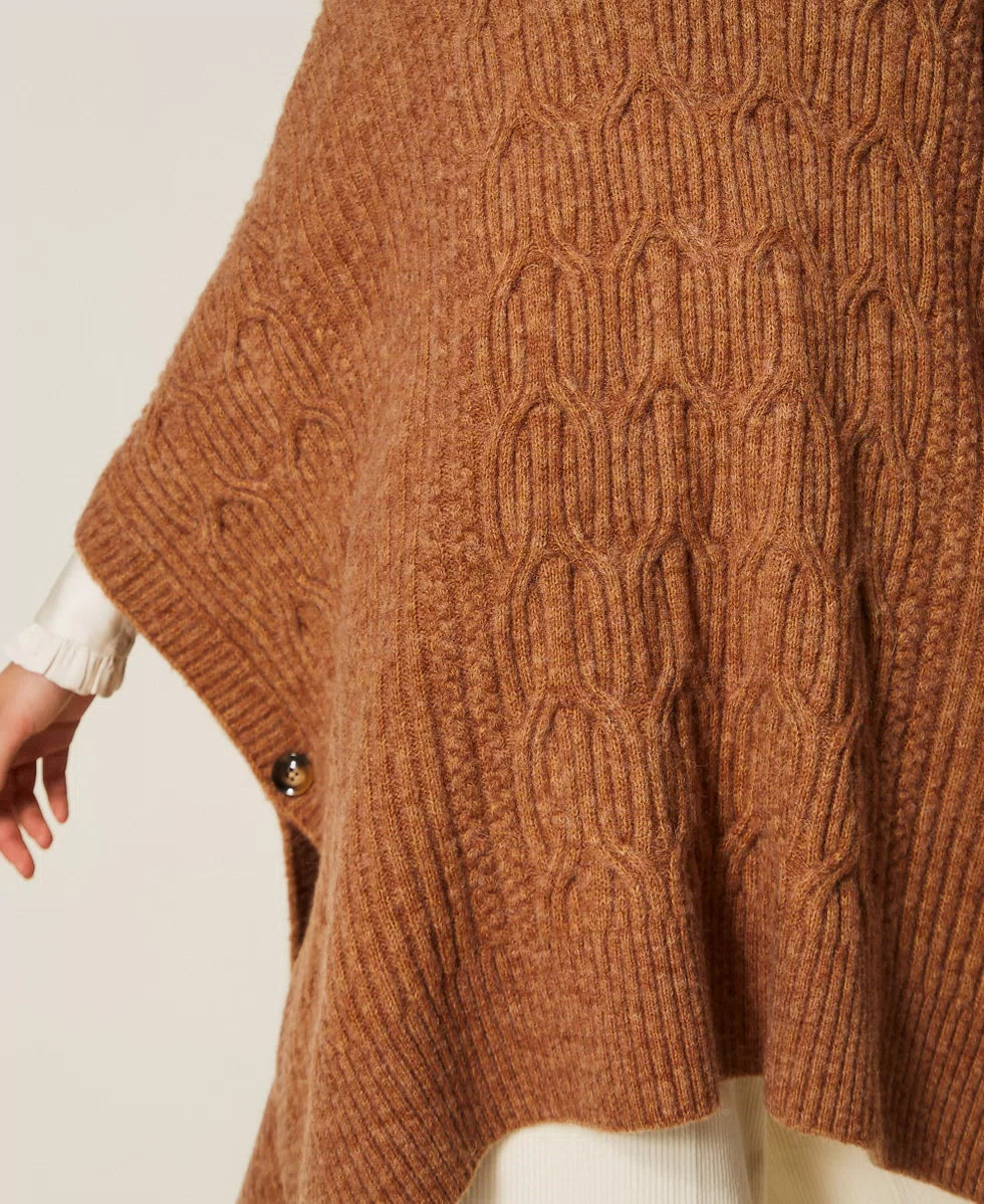 Cappa in maglia a coste intrecciate TWINSET