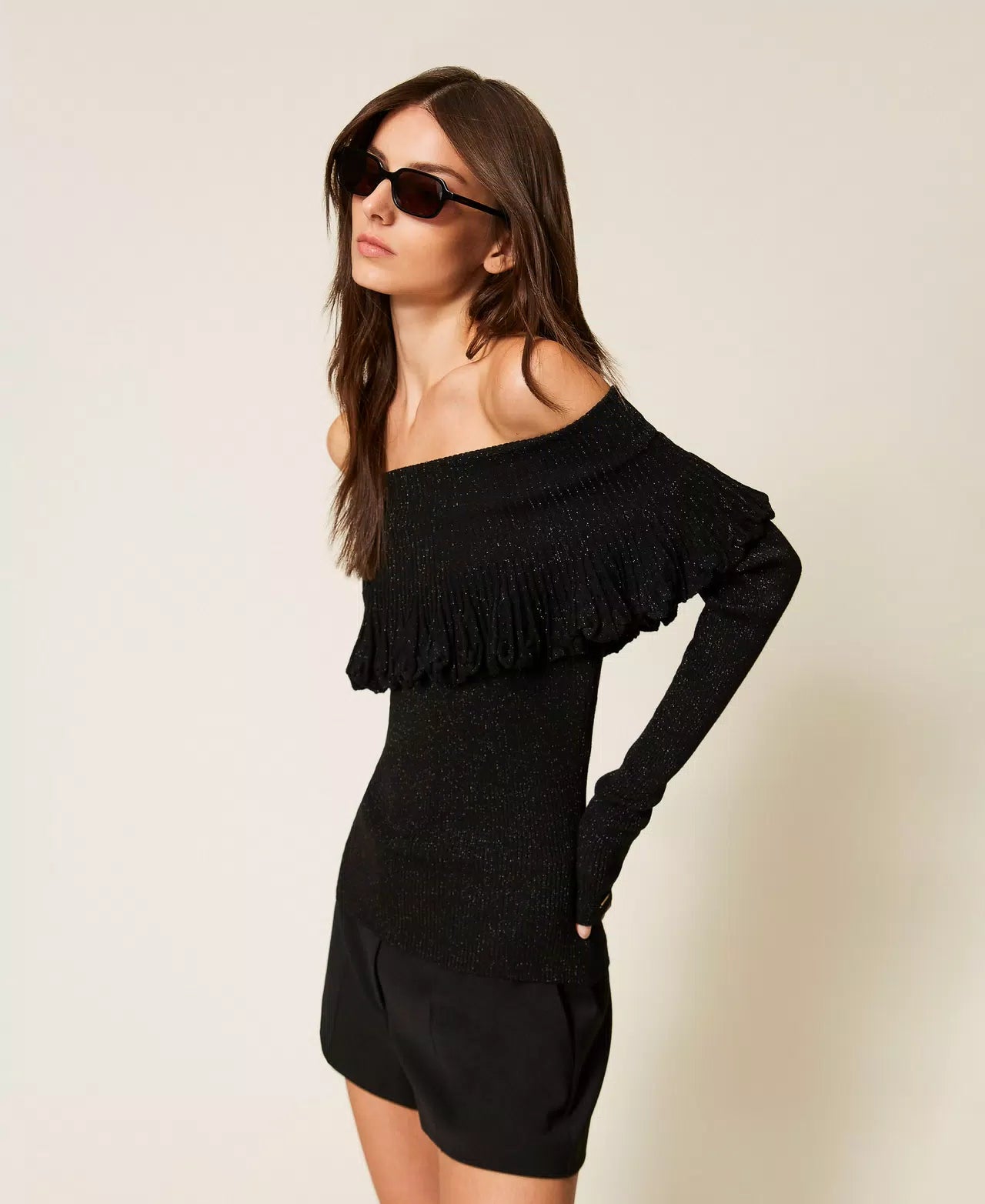 Maglia con collo off shoulder  CON VOLANT TWINSET